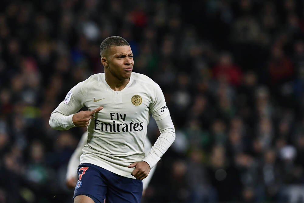 全新问界M7交付突破30000台 售价27.98万元起